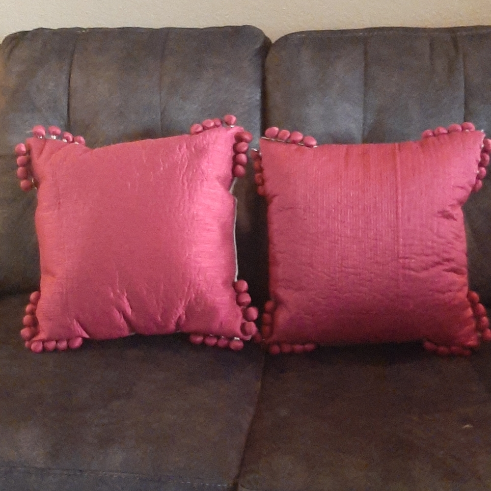Pier 1 pillows Magenta (purplish red pillo…